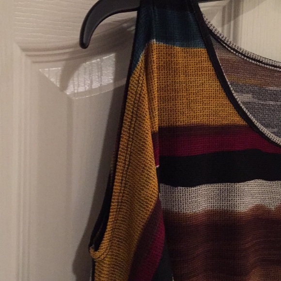 Women’s Ava James Peek-A-Boo Sleeve Tunic Top - Picture 3 of 8